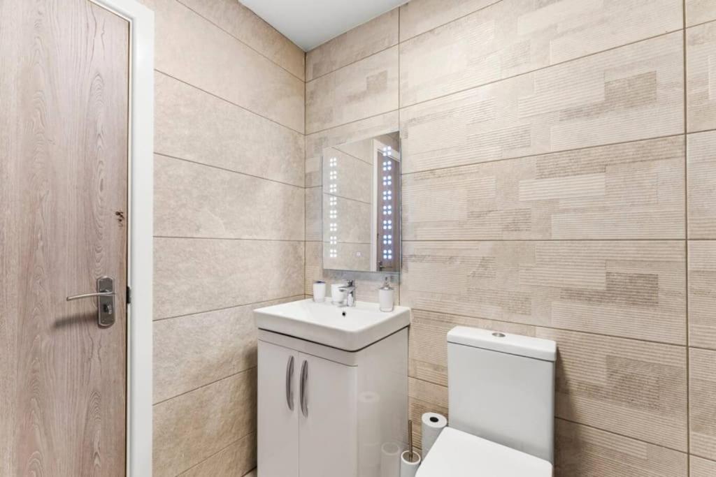 Modern Spacious Three Bedrooms With Private Garden Cardiff Exteriér fotografie