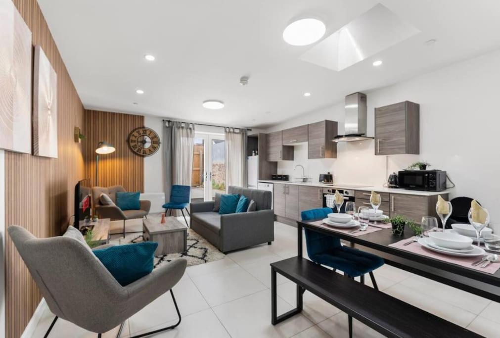 Modern Spacious Three Bedrooms With Private Garden Cardiff Exteriér fotografie